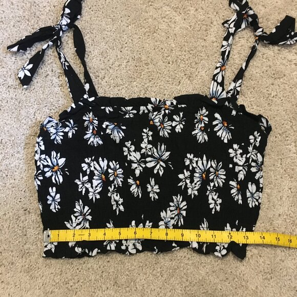 Shosho Ruched Daisy Summer Tie Shoulder Crop Top - Picture 9 of 10